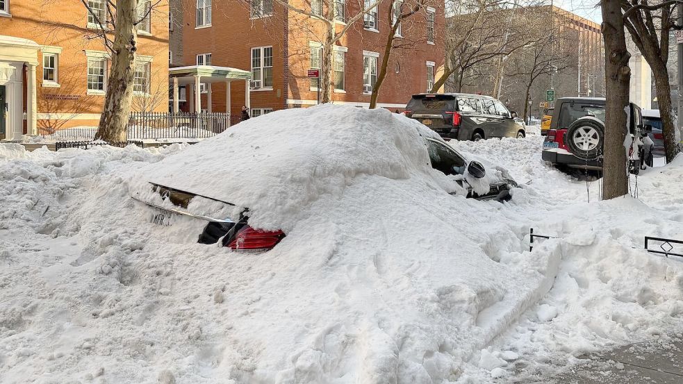 Auch wenn große Teile Deutschlands unter einer weißen Schneedecke liegen - die Menge reicht nicht an die Schneemassen in den USA heran. Foto: Jeff Rivera