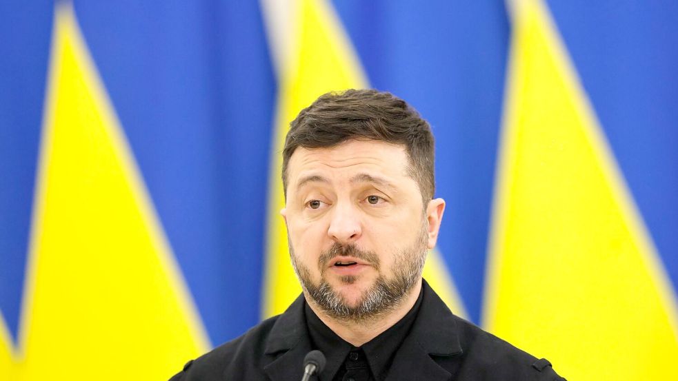 Der ukrainische Präsident Wolodymyr Selenskyj sieht eine EU-Mitgliedschaft für sein Land schon 2027 als wichtige Sicherheitsgarantie. (Archivbild) Foto: Mindaugas Kulbis/AP/dpa