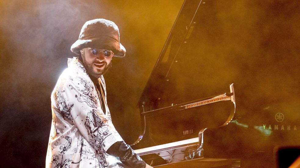 Sofiane Pamart füllt mittlerweile Konzertsäle und Stadien. Am 17. April 2027 will er mit einem Konzert vor 80.000 Meschen im größten Stadion Frankreichs Geschichte schreiben. Foto: IMAGO/ABACAPRESS