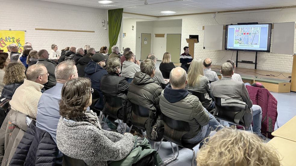 Die Anwohner nutzten die Gelegenheit, um ihre Fragen bezüglich der neuen Fahrradstraße zu stellen. Foto: Rebecca Kresse