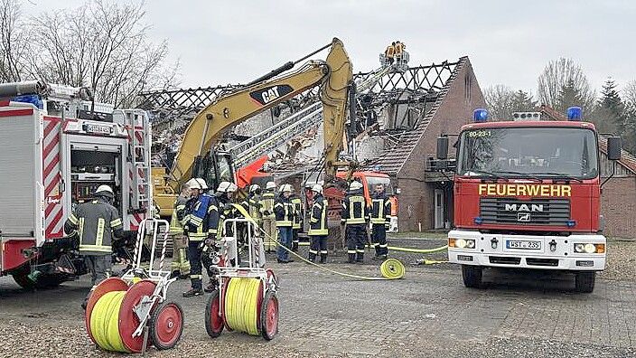 Rund 200 Kräfte waren in Holtgast in der Nacht von Donnerstag auf Freitag im Einsatz. Foto: Carmen Leonhard/Archiv