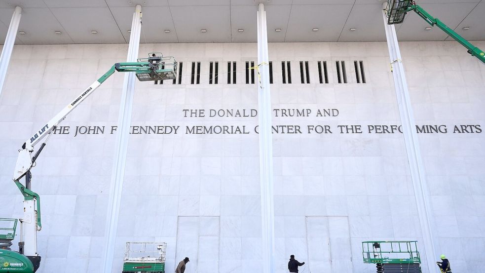 Nach der Umbenennung boykottieren zahlreiche Künstler und Künstlerinnen die Einrichtung. (Archivfoto) Foto: Jacquelyn Martin/AP/dpa