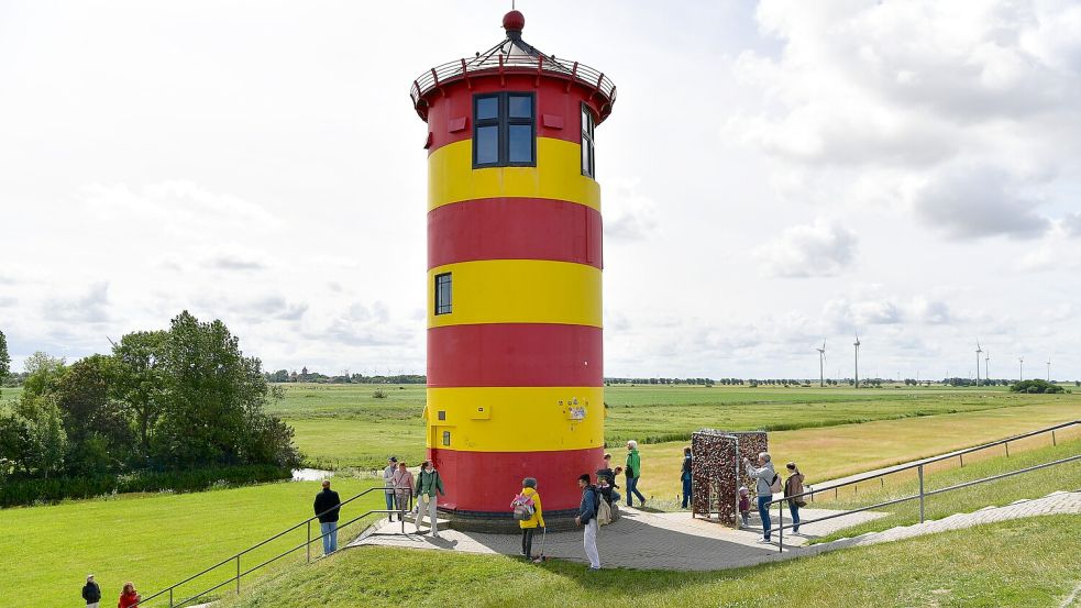 Der Pilsumer Leuchtturm ist ein beliebter Ort für Eheschließungen. Foto: Heinz Wagenaar/Archiv