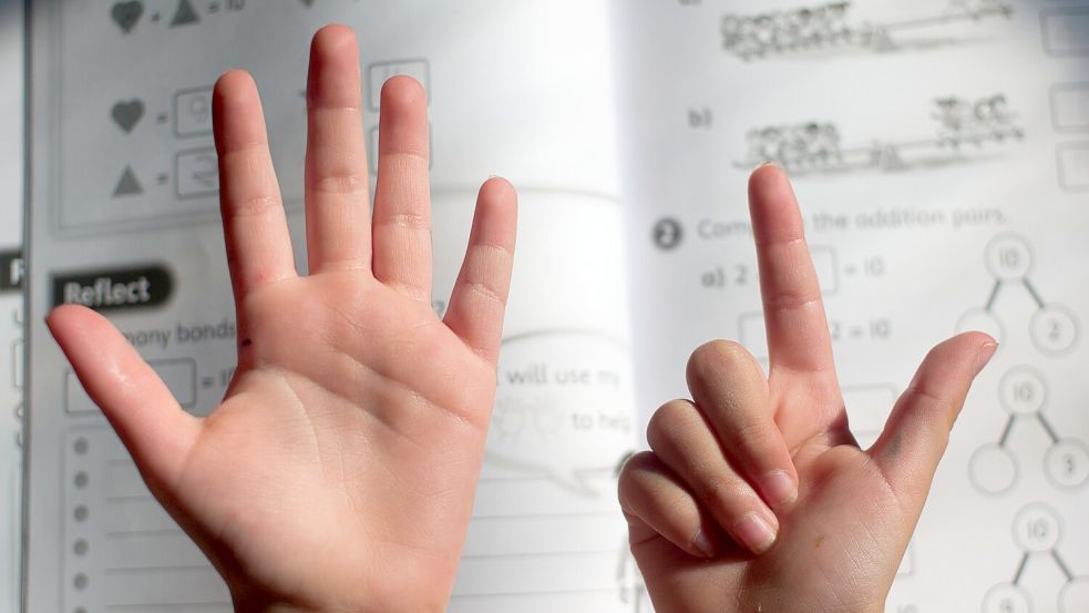 Vermeintlich schwierige Matheaufgaben kann man mit den richtigen Tricks kinderleicht gestalten. Foto: IMAGO/Depositphotos