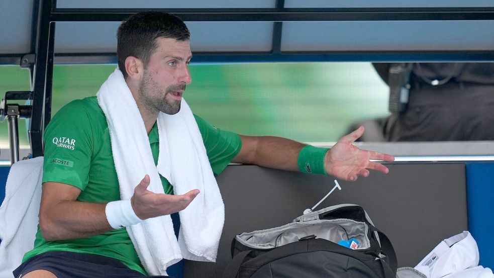 Novak Djokovic stand in Melbourne kurz vor dem Aus. Foto: Asanka Brendon Ratnayake/AP/dpa