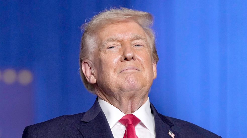 Laut US-Präsident Trump segelt eine „Armada“ Richtung Iran. Foto: Mark Schiefelbein/AP/dpa