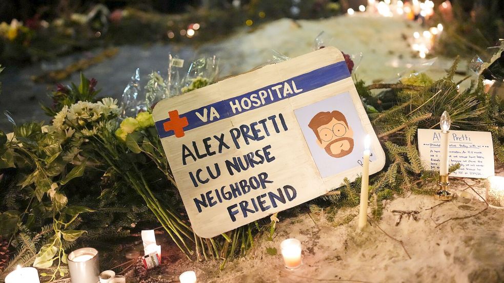 Zwei Beamte sind nach den tödlichen Schüssen auf Alex Pretti suspendiert worden. (Archivbild) Foto: Adam Gray/AP/dpa