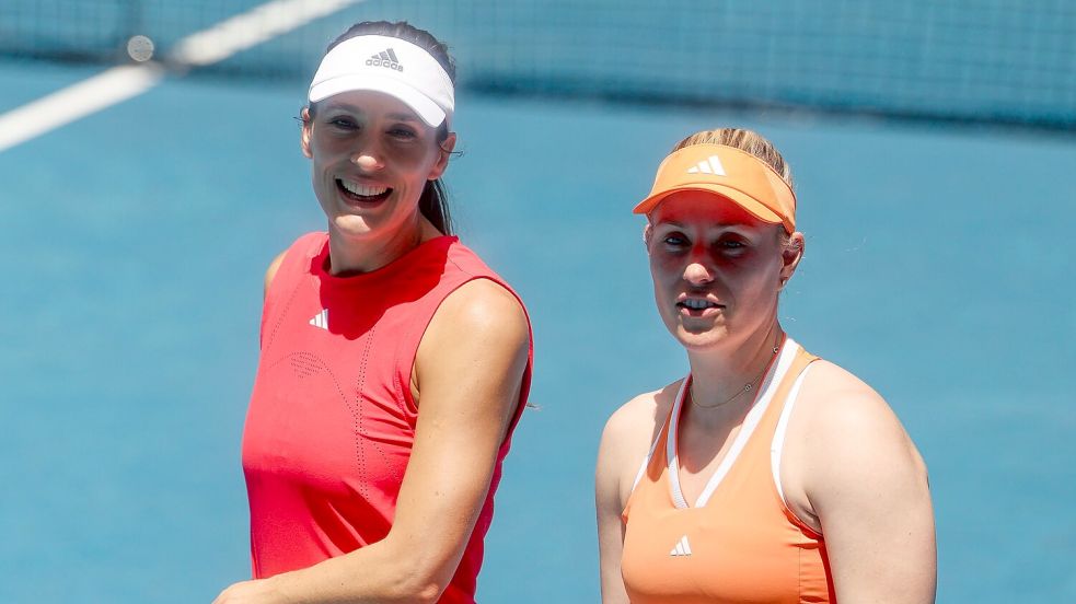 Im Legenden Doppel zeigten Andrea Petkovic (l) und Angelique Kerber (r), dass sie es auch heute noch können. Foto: Frank Molter