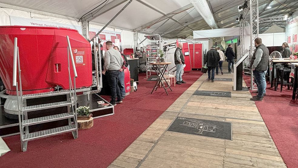 Hightech auf dem Bauernhof entlastet bei vielen täglichen Arbeitern wie Füttern, Melken und Reinigen. Foto: Karin Böhmer