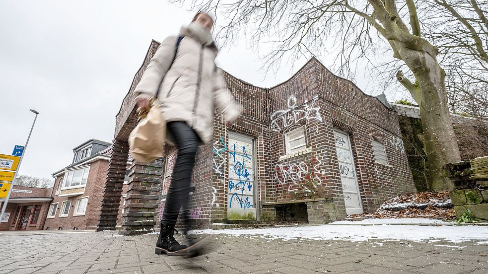 Hier werden die Leute bald nicht mehr einfach vorbeilaufen: Der Nordertor-Kiosk soll ab 2027 wieder genutzt werden. Fotos: Klaus Ortgies
