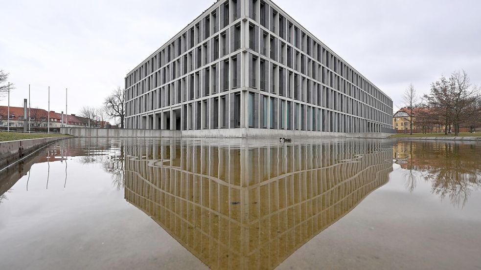 Das Bundesarbeitsgericht hat bereits in mehreren Grundsatzurteilen zum Tragen eines Kopftuchs am Arbeitsplatz entschieden. (Archivbild) Foto: Martin Schutt