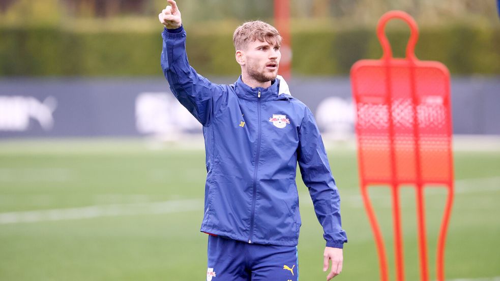 „Ist das der Weg nach Kalifornien?“: Timo Werner während des Leipziger Wintertrainingslagers in Portugal. In Kürze wird er seine Zelte an der US-Westküste aufschlagen. Foto: IMAGO/Picture Point