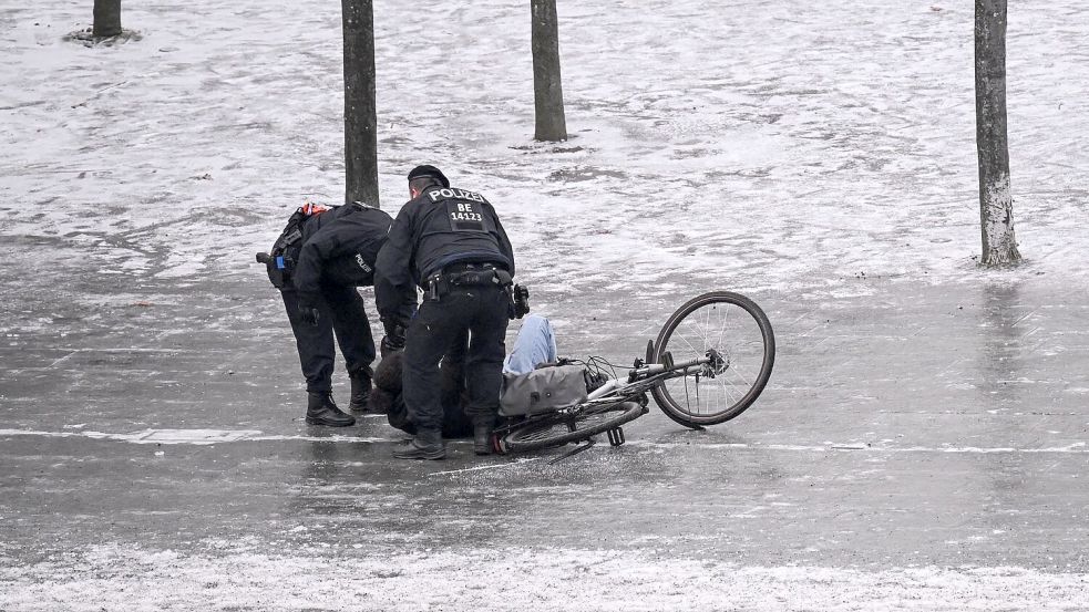 In Berlin ist es seit Tagen glatt (Archivbild). Foto: Britta Pedersen/dpa