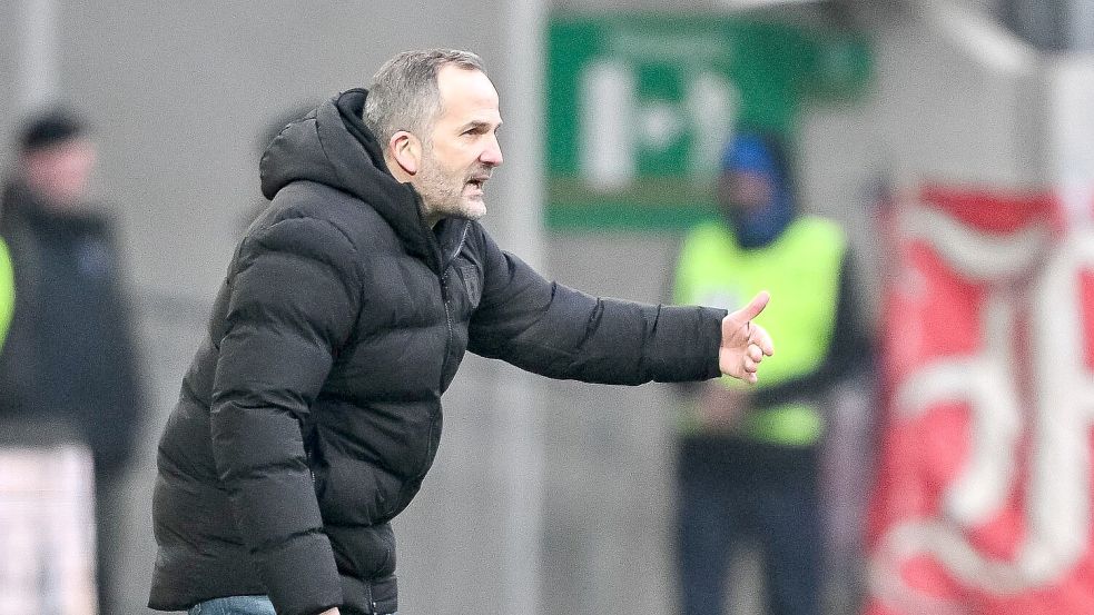 Sieg im 100. Bundesligaspiel als Trainer: Augsburgs Manuel Baum. Foto: Harry Langer