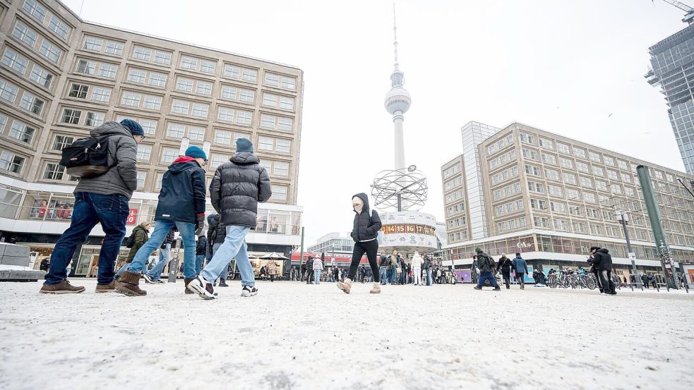 Im Nordosten Deutschlands - wie hier in Berlin - bleibt es kalt. Foto: Fabian Sommer/dpa
