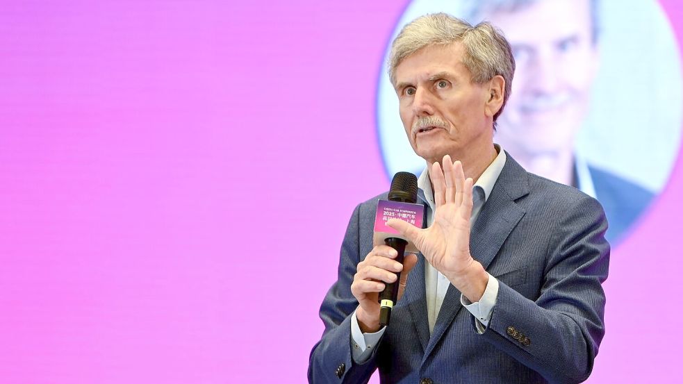 Branchenexperte Ferdinand Dudenhöffer sieht die Prämie kritisch. (Archivbild) Foto: Johannes Neudecker/dpa