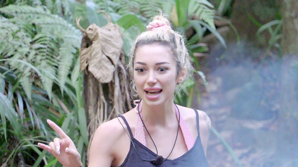 Ariel schreit weiter in den Dschungel hinein. Foto: RTL/dpa