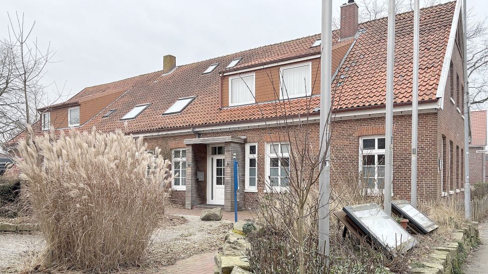 Das frühere Hotel Hinrichs ist nun schon seit etwa einem Jahr zu. Ab März 2026 schon sollen hier Gäste ins Hotel Küstenklang einchecken. Foto: Susanne Ullrich