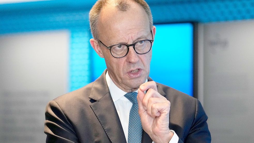 Vor dem Termin in Eschborn besuchte Merz das Unternehmen Niedax Infrastructure in Neustadt (Wied). Foto: Martin Meissner/POOL AP/dpa