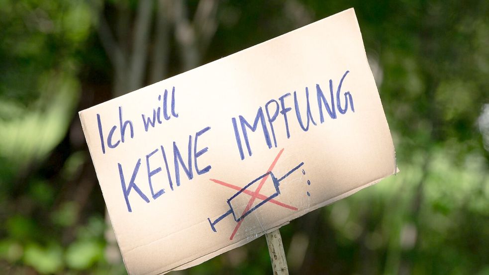 In der Corona-Krise gingen Impfgegner auch auf die Straße. In sozialen Netzwerken sind sie nach wie vor aktiv. (Archivfoto) Foto: Sebastian Kahnert