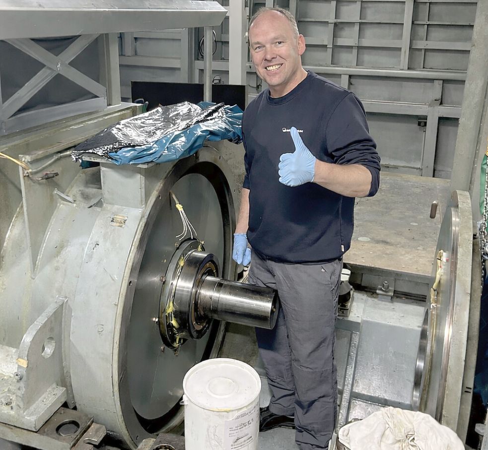 Wartungsarbeiten an einem großen Elektromotor: Holger Wilken hat sich vor zehn Jahren selbststsändig gemacht. Foto: privat