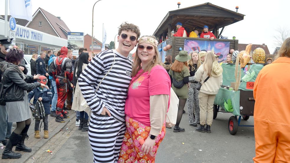 Im Saterland wird an diesem Wochenende Karneval gefeiert. Tausende hatten Spaß am Sonnabend beim Umzug durch Ramsloh. Foto: Fertig