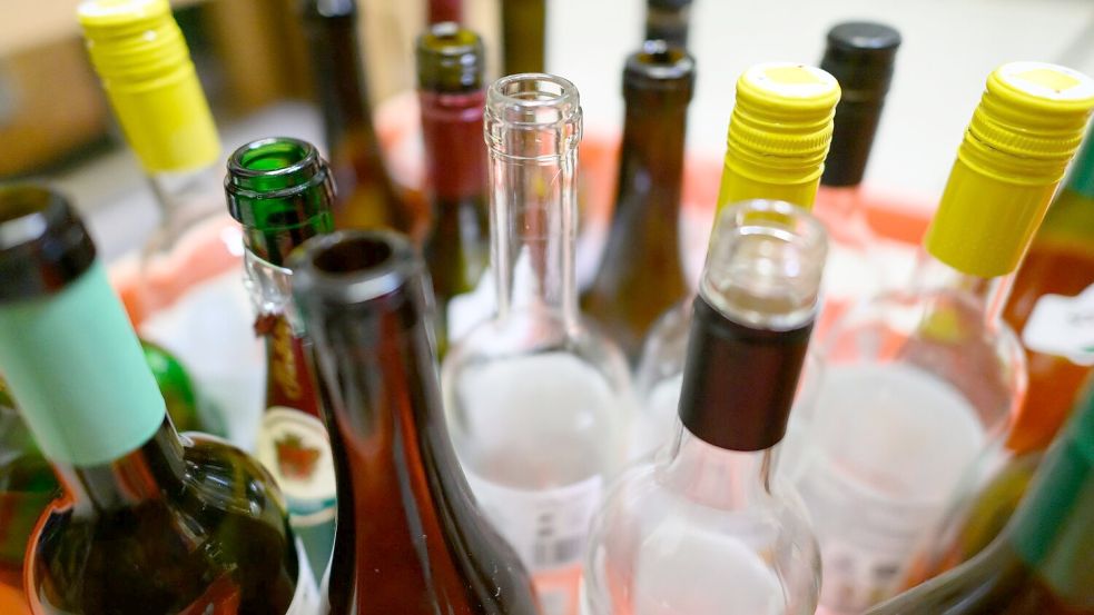 Leere Wein- und Sektflaschen Foto: Robert Michael