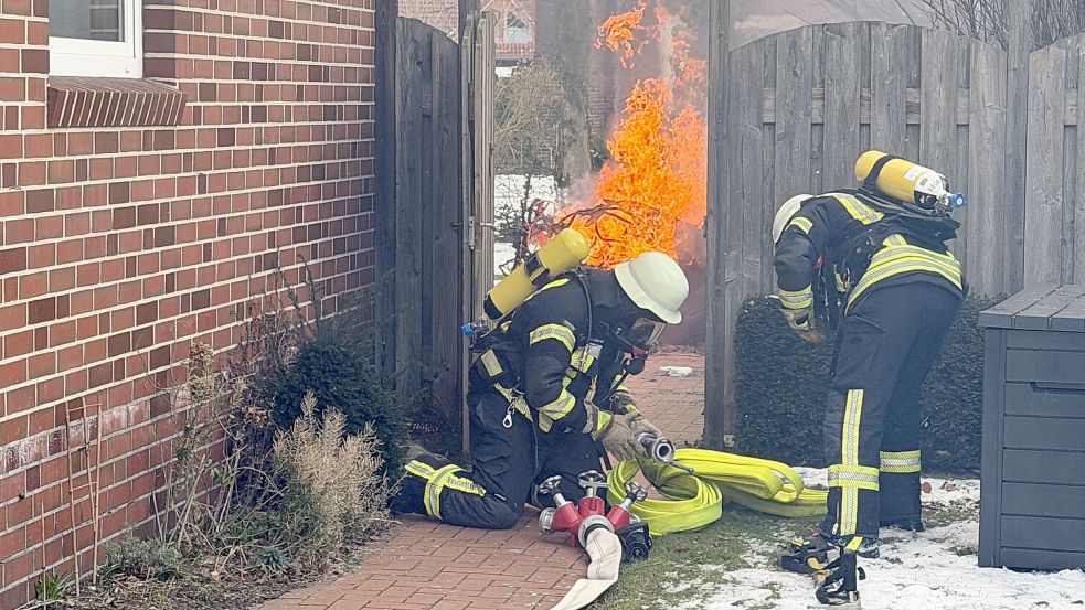 Die Feuerwehr war bei einem Schuppenbrand in Norden im Einsatz. Foto: Feuerwehr Norden/Thomas Weege
