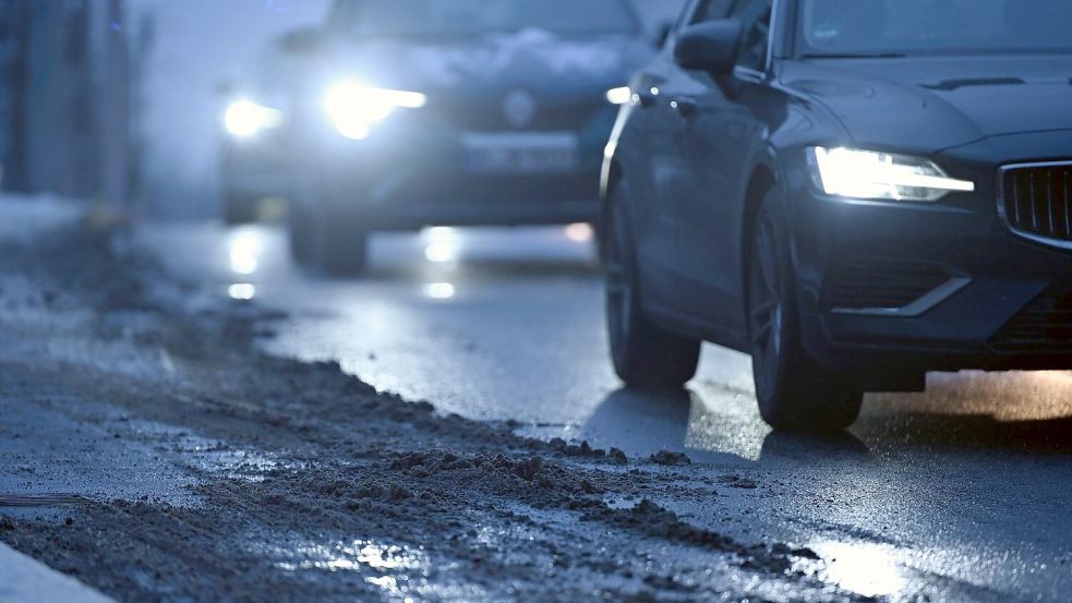Im Osten besteht gebietsweise Gefahr von Glatteis durch gefrierenden Regen - örtlich sei auch Unwetter möglich. (Archivbild) Foto: Lilli Förter
