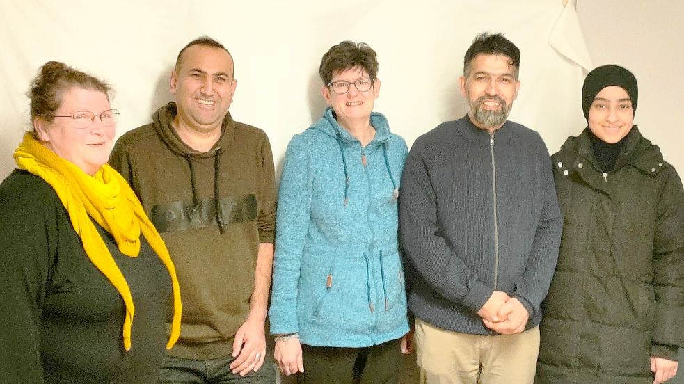 Doris Kneten (von links), Tamim Hatam, Stefanie Hamm, Musawer Waris und Karima Waris sind die neuen Mitglieder der Stadtteiljury Barenburg.Foto: privat