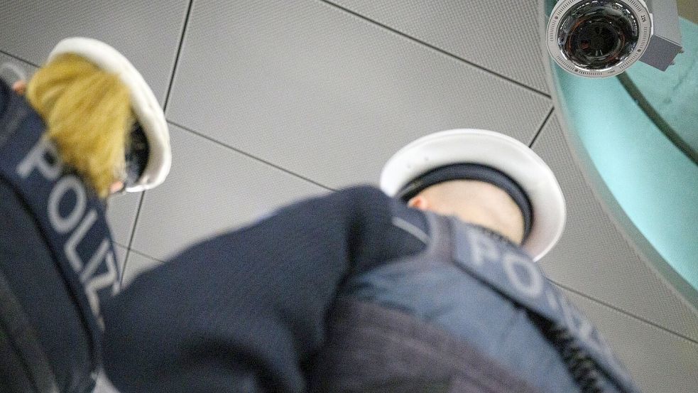 Tausende Kameras sind in Bahnhöfen installiert. (Archivbild) Foto: Bernd von Jutrczenka/dpa