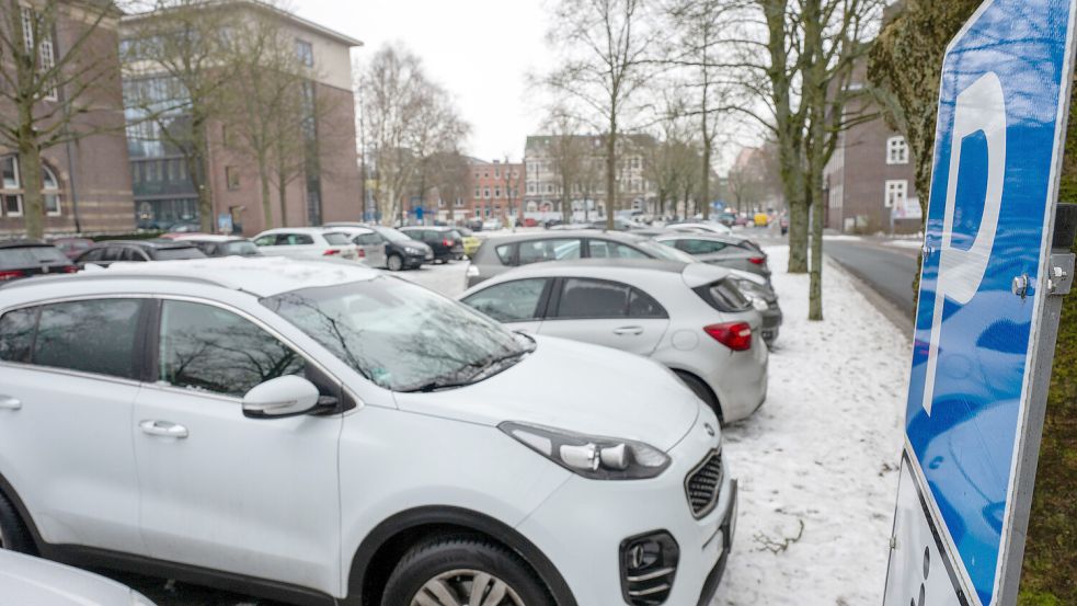 Im Behördenviertel ist der Parkdruck groß. Die wenigen Parkflächen sind tagsüber meist belegt.