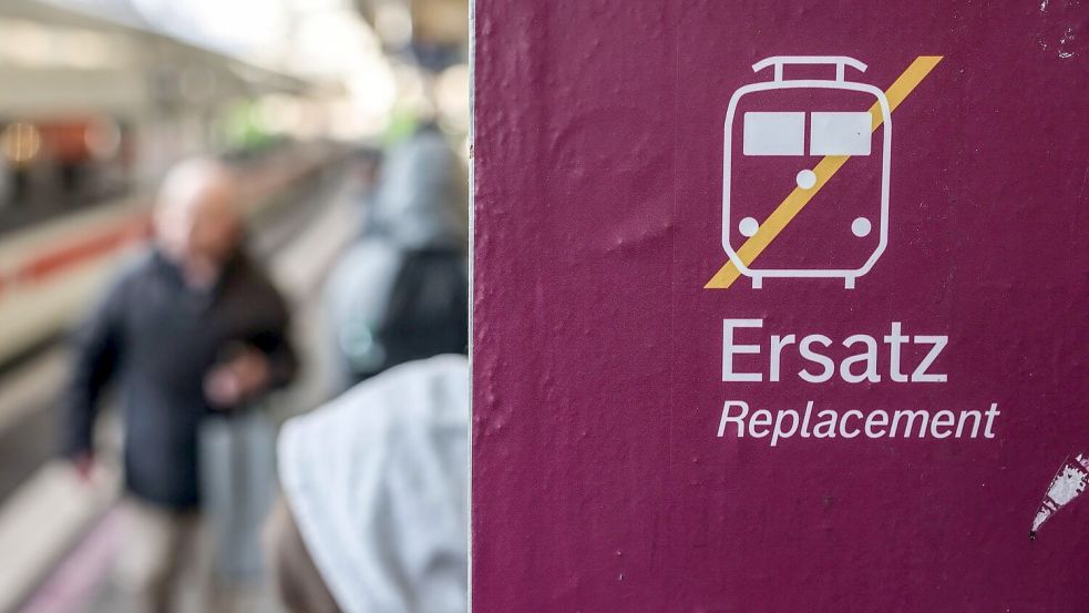Mit den Ersatzbussen sind Reisende teilweise deutlich länger unterwegs. Foto: Oliver Berg