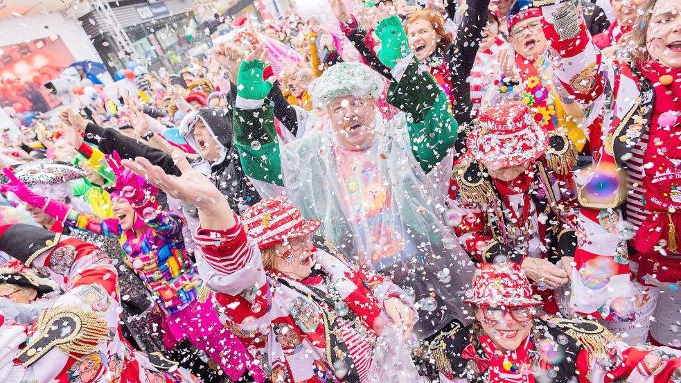 Die „fünfte Jahreszeit“: Die Jecken feiern Karneval in Köln. Foto: Rolf Vennenbernd/dpa