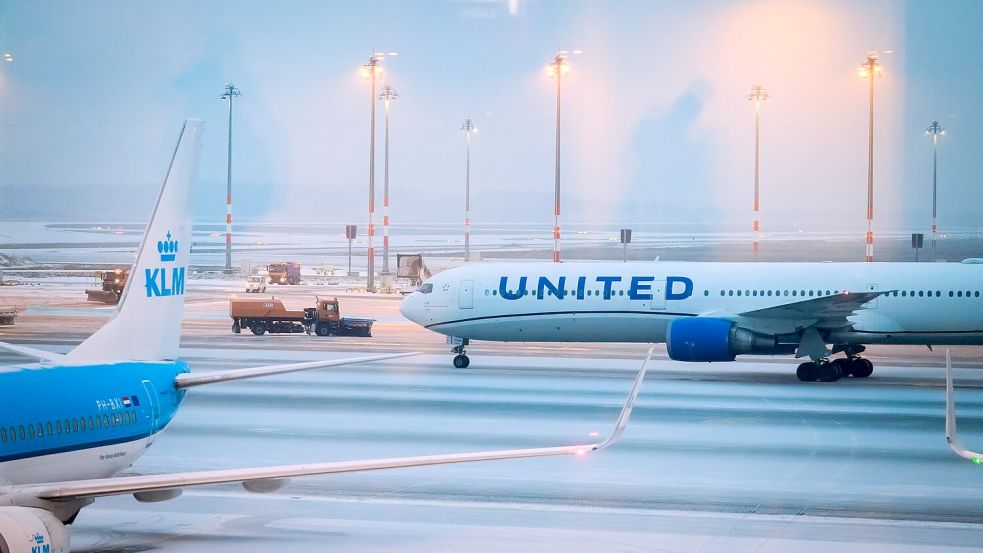 Auch am Freitagmorgen blieb der Flughafen BER dicht. Foto: Christoph Soeder/dpa