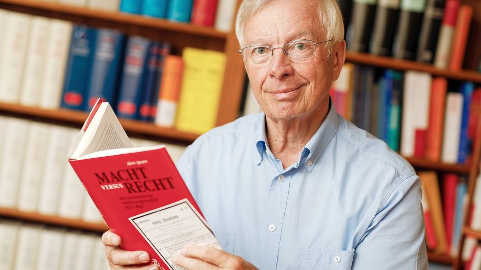 Prof. Jörn Ipsen, Jurist und ehemaliger Präsident des Niedersächsischen Staatsgerichtshofs, ist im Alter von 81 Jahren gestorben. Foto: David Ebener