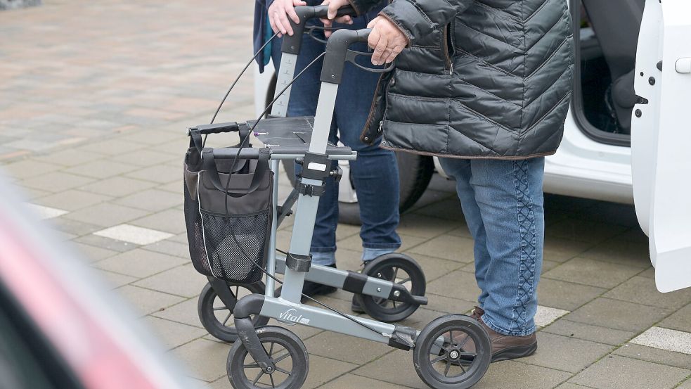 Eine Auricherin wurde wegen Zwangsarbeit in der Pflege und Sozialabgabenbetrugs angeklagt. Die Vorwürfe bestätigten sich nicht. Sie wurde jedoch wegen etwas verurteilt, was anfangs nicht ins Blickfeld der Justiz geraten war. Foto: dpa