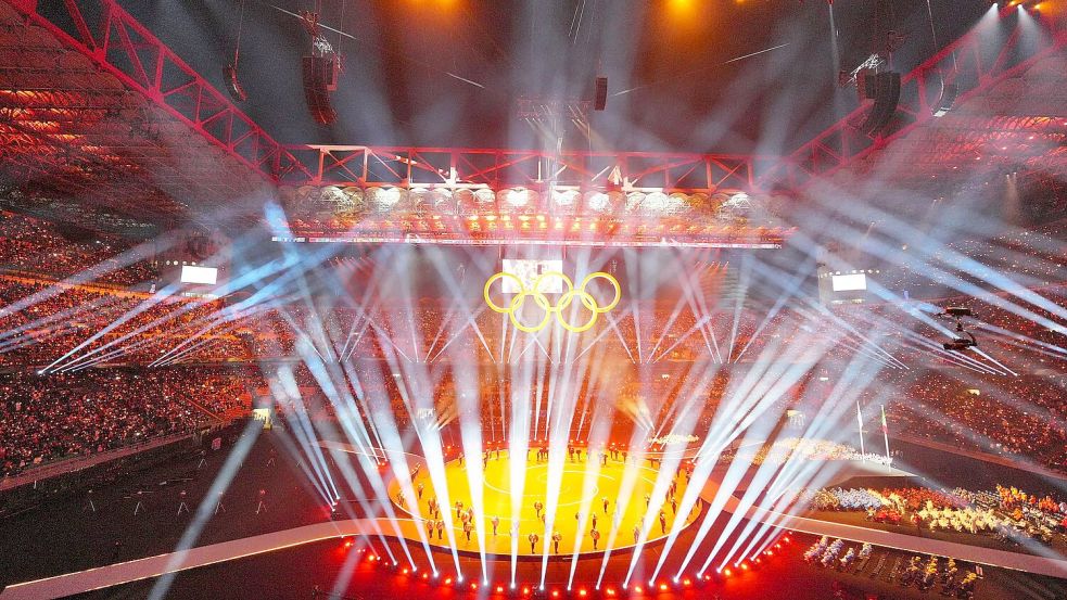 Ein buntes Spektakel eröffnete die Winterspiele in Norditalien. Foto: Michael Kappeler