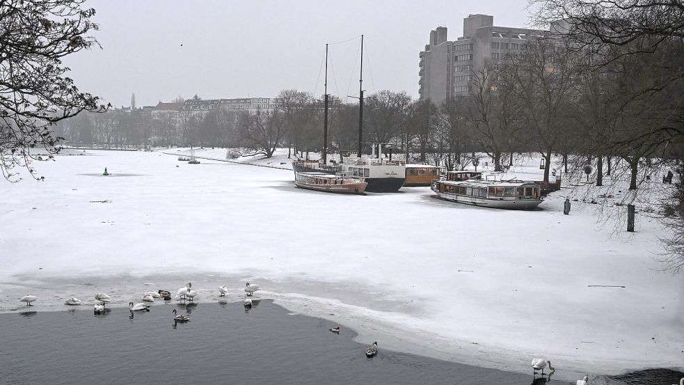 Wetter weiter zweigeteilt: Dauerfrost im Nordosten und fast frühlingshaft mild im Westen. Foto: Britta Pedersen/dpa