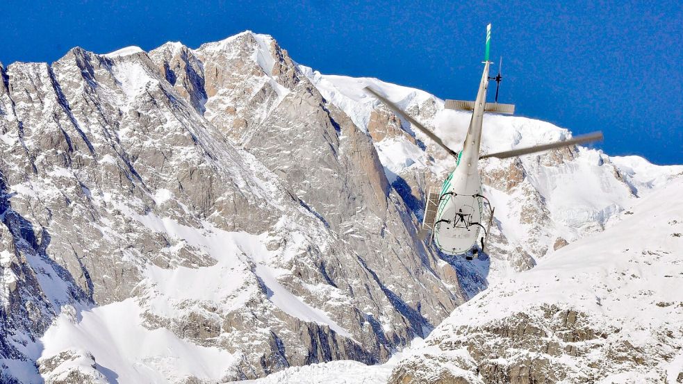 Die Bergwacht musste in Norditalien zu mehreren Lawinenabgängen ausrücken. (Symbolbild) Foto: Thierry Pronesti/ANSA/AP/dpa