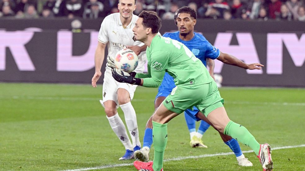 Haris Tabakovic scheiterte mit seinem Schuss zunächst an Keeper Janis Blaswich. Foto: Federico Gambarini