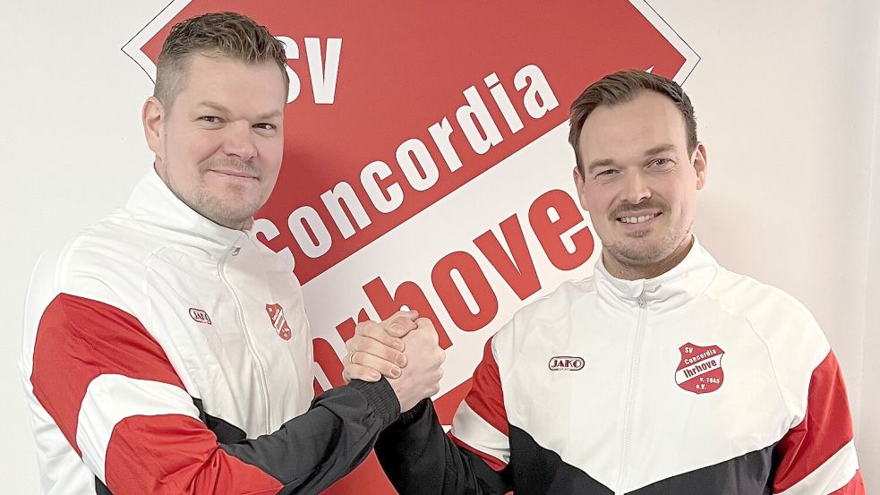 Concordia-Obmann Marcel Brünink (rechts) stellte Sven Fugel als Trainer ab der kommenden Saison vor. Foto: Verein