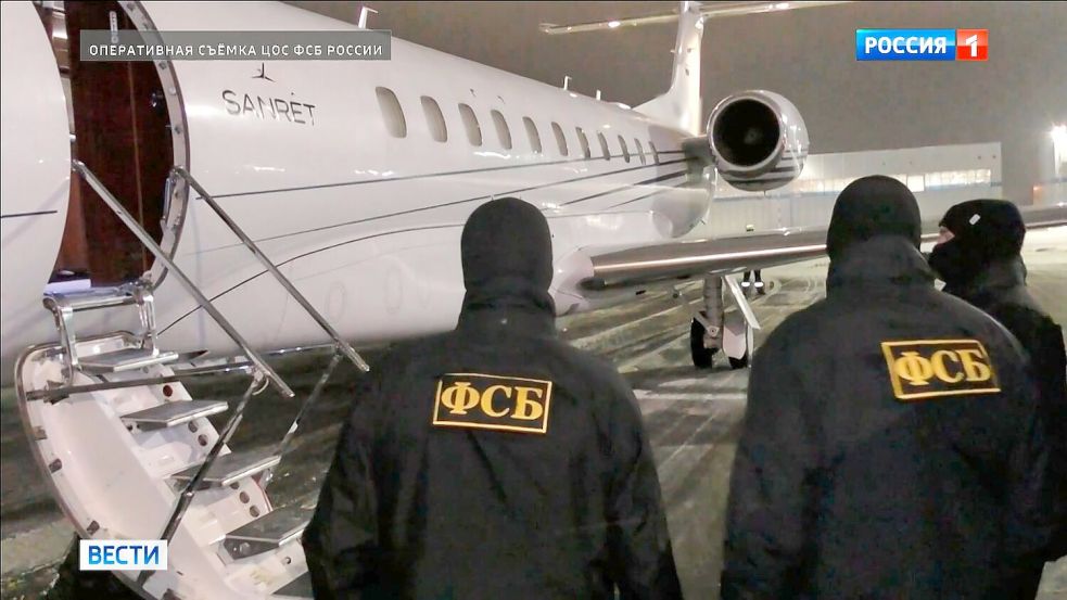 Nach Angaben des russischen Inlandsgeheimdienstes FSB wurde der Verdächtige in den Vereinigten Arabischen Emiraten festgenommen und nach Russland überstellt. Foto: Uncredited/Russian Federal Secur