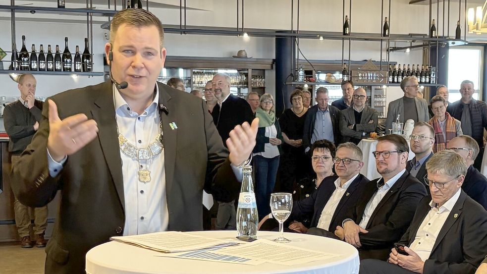 Der Norder Bürgermeister Florian Eiben verkündete die Pläne zum Studienzentrum beim Norder Neujahrsempfang im Haus des Gastes in Norddeich. Foto: Rebecca Kresse