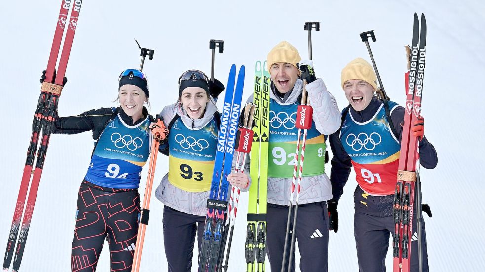 Das deutsche Team feiert Olympia-Bronze in Antholz. Foto: Hendrik Schmidt