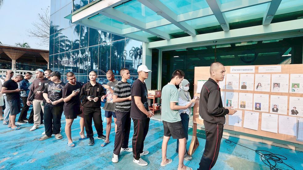 Politische Beobachter bezeichneten die Wahl als die bedeutendste in der Geschichte des Landes. Foto: Wason Wanichakorn/AP/dpa