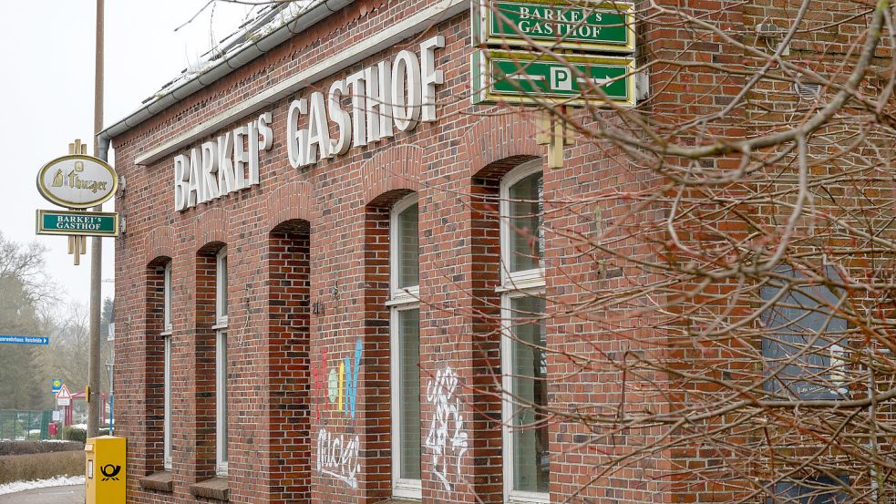 Der Gasthof Barkei befindet sich an der Heisfelder Straße. Er ist seit Jahren geschlossen. Foto: Klaus Ortgies