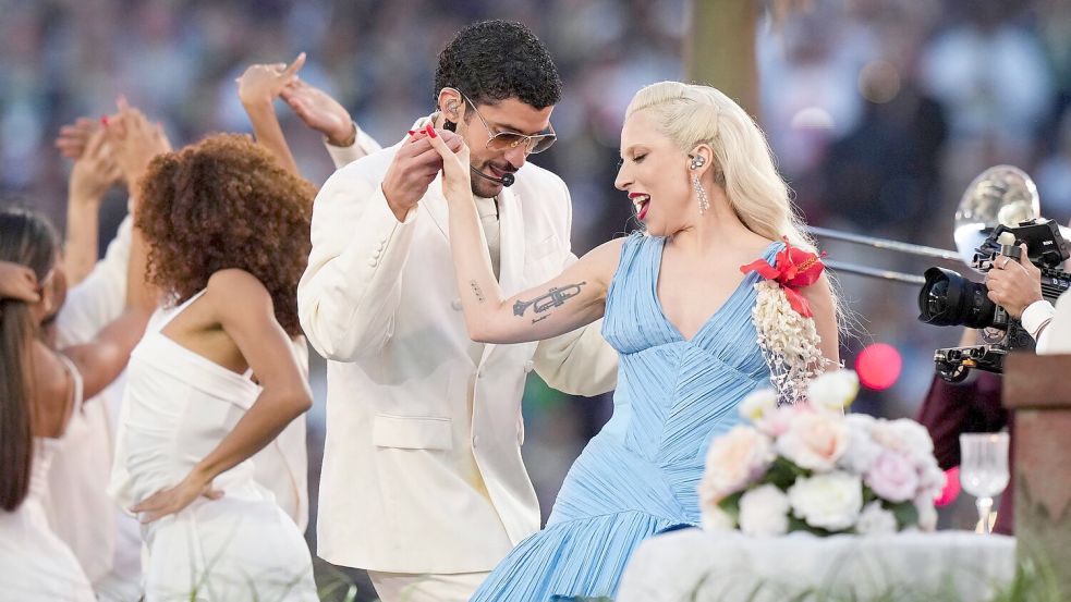 Lady Gaga trat als Überraschungsgast auf. Foto: Lynne Sladky/AP/dpa