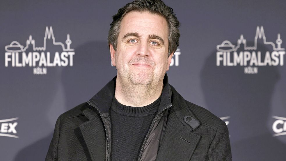 Bastian Pastewka spielt einen vermeintlichen Ermittler in der neuen Krimikomödie. Foto: IMAGO/Panama Pictures