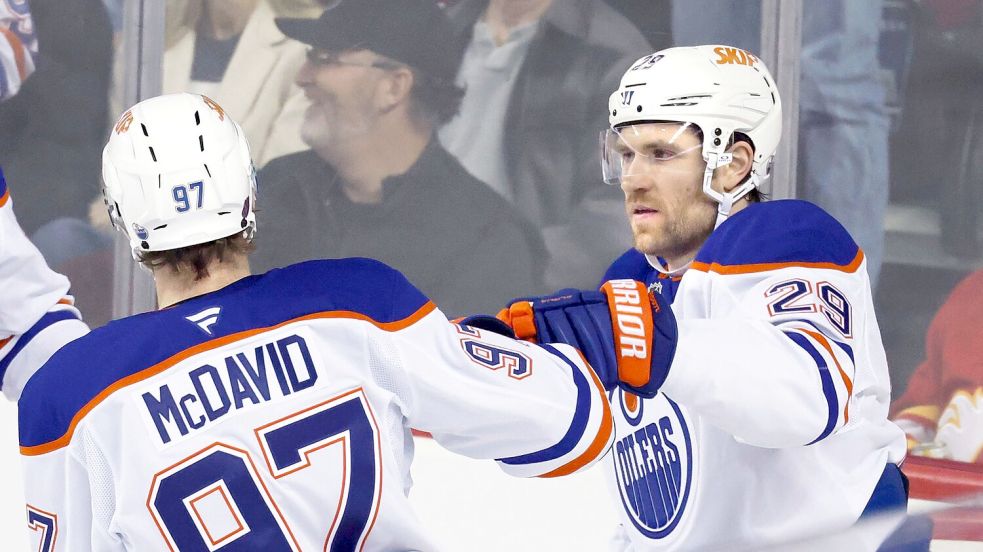 NHL-Superstar feiert Olympia-Premiere: Leon Draisaitl (r). (Archivbild) Foto: Larry MacDougal/The Canadian Pre